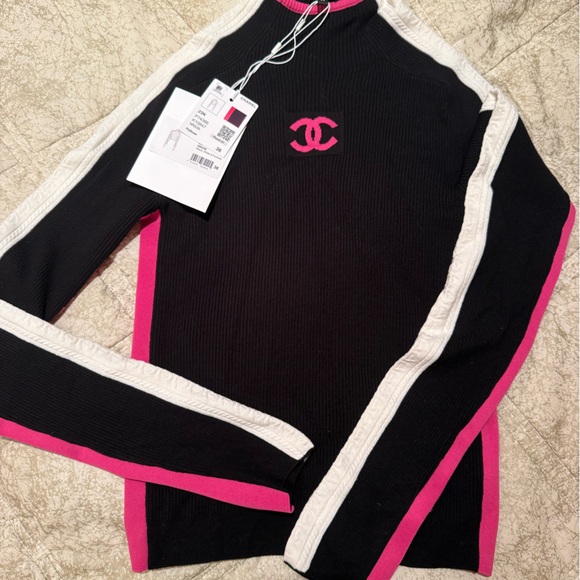 Chanel Turtleneck size 36 100% AUTHENTIC - Picture 2 of 2